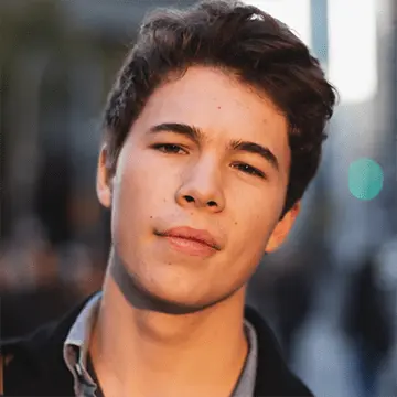 Aaron-Diaz-min-2